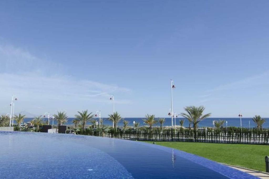 ארנאלס דל סול Luxury Beach Front Apartment מראה חיצוני תמונה